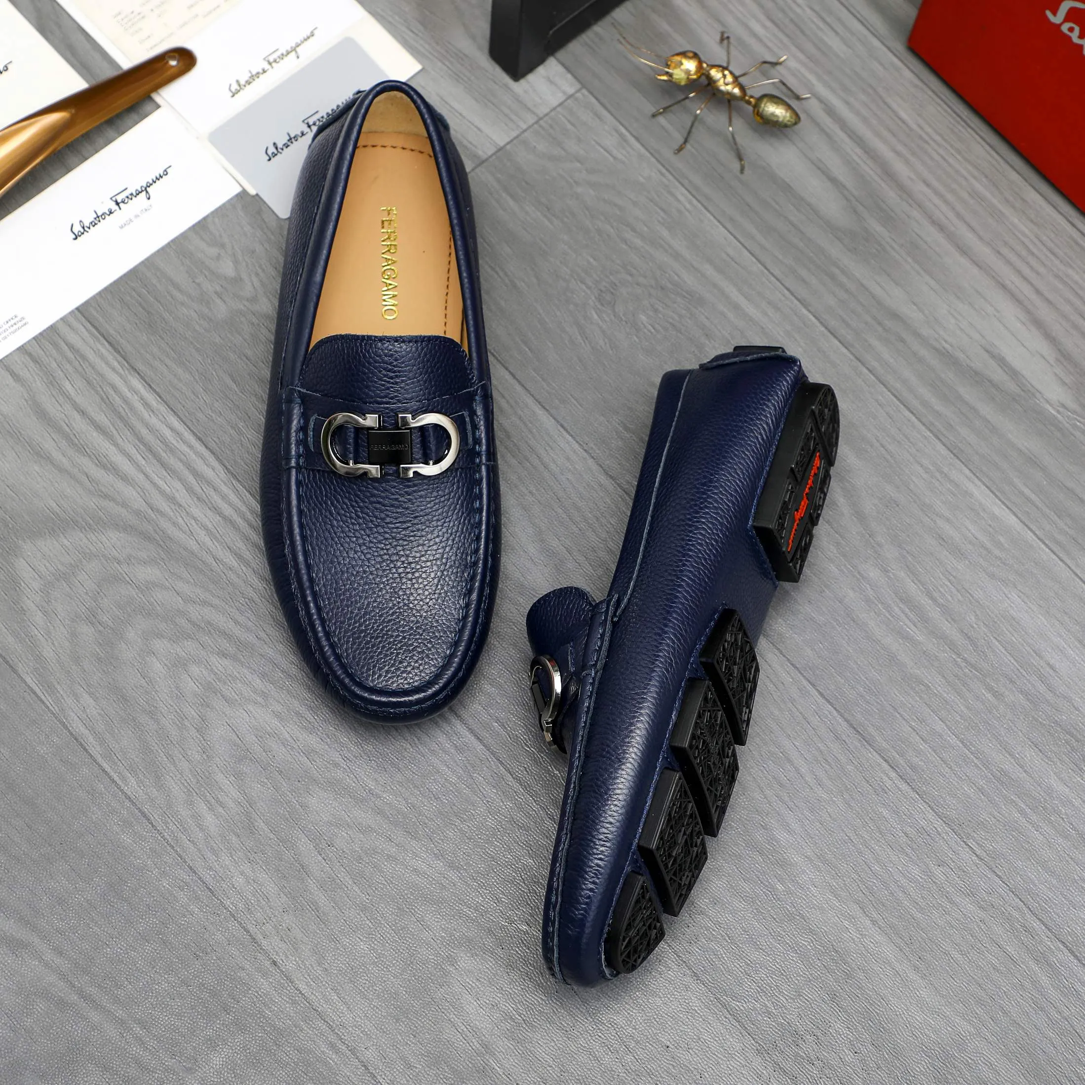 Men's shoes 💰p420 Product trademark: Ferragamo " Ferragamo ] Casual slip-on men's shoes Regular size: 38-44 Product materials: Selected pebbled cowhide upper, sheepskin lining, original rubber outsole